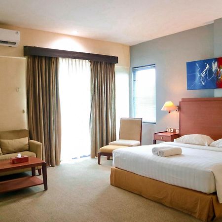 Hotel Mariat Sorong Ngoại thất bức ảnh