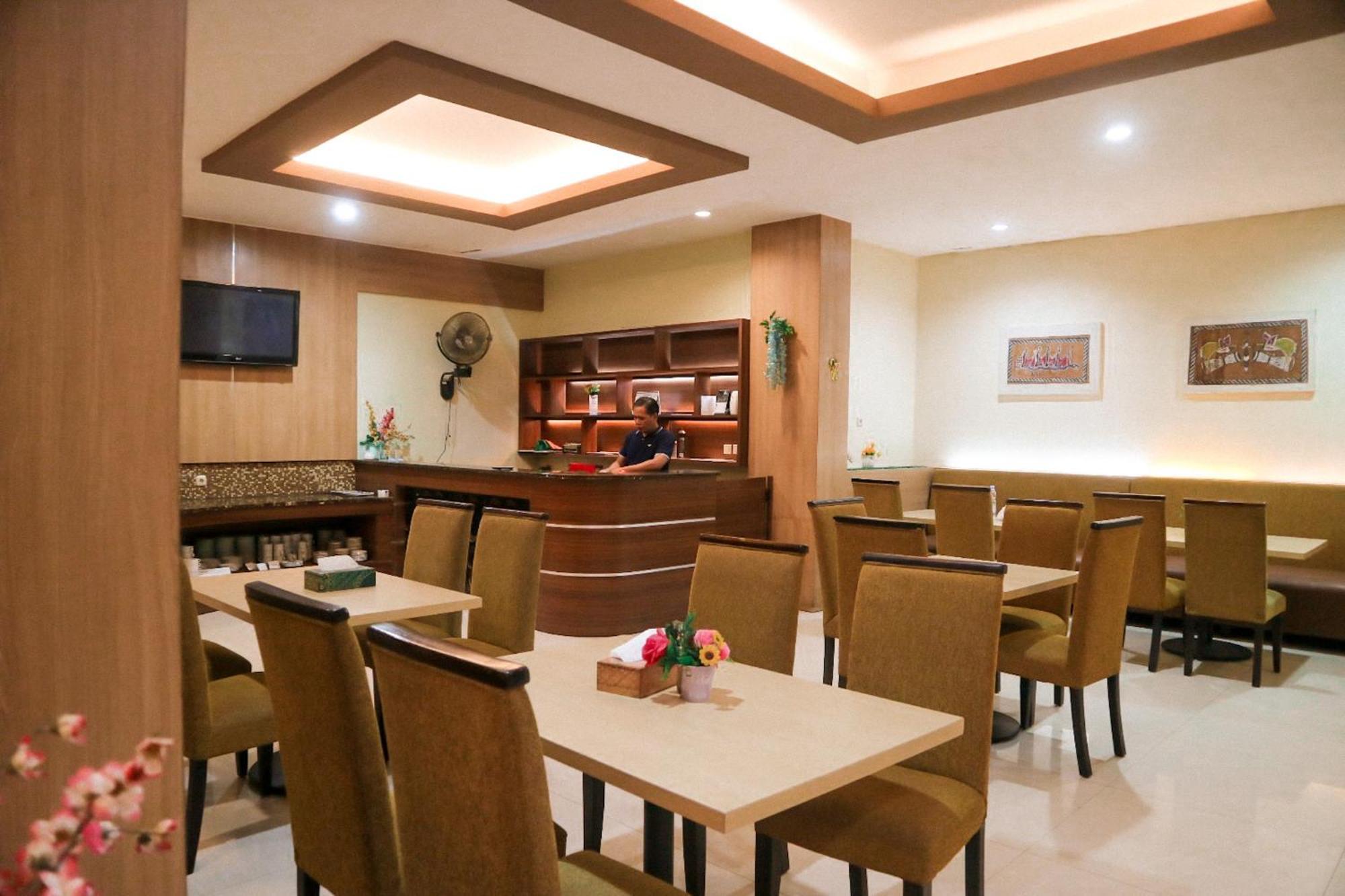 Hotel Mariat Sorong Ngoại thất bức ảnh