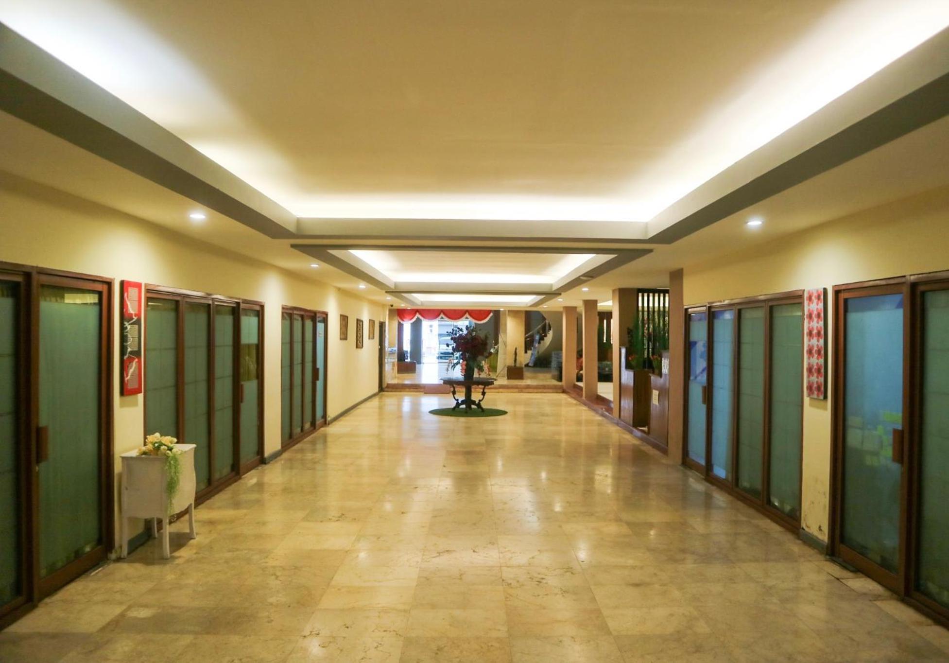 Hotel Mariat Sorong Ngoại thất bức ảnh