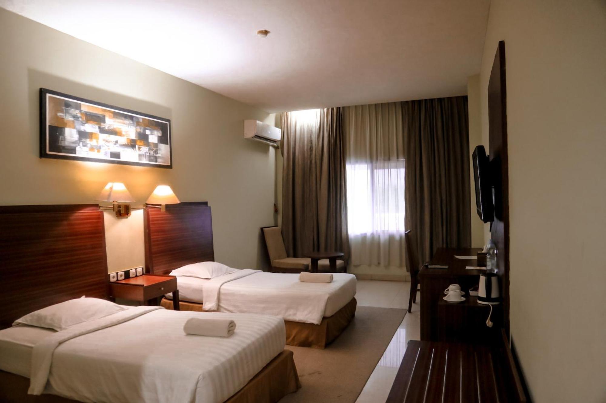 Hotel Mariat Sorong Ngoại thất bức ảnh